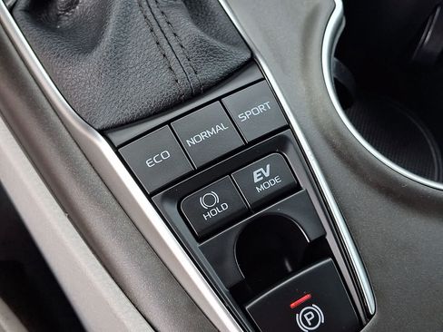 Used 2022 Toyota Camry XLE w/ Navigation Upgrade Package FWD image 30