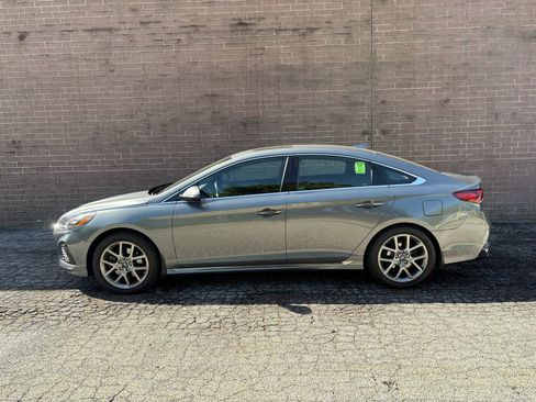 Used 2018 Hyundai Sonata Limited w/ Cargo Package FWD image 2