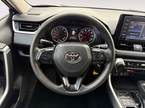 Used 2022 Toyota RAV4 LE image 12