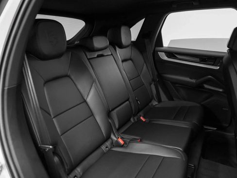 New 2025 Porsche Cayenne image 21