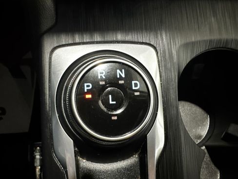 Used 2025 Ford Escape Platinum AWD/4WD image 32