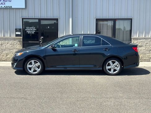 Used 2012 Toyota Camry SE FWD image 6