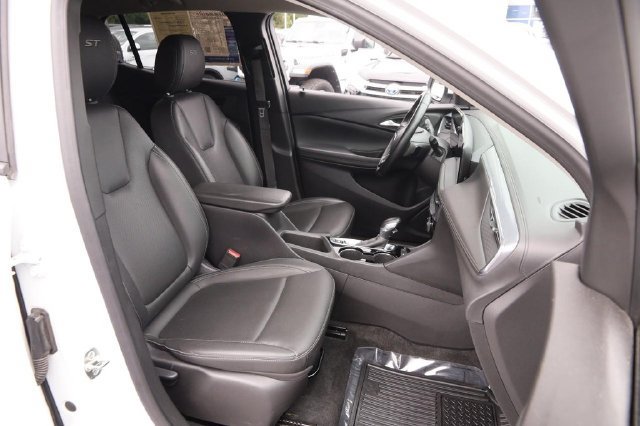 Used 2024 Buick Encore GX Sport Touring FWD image 26