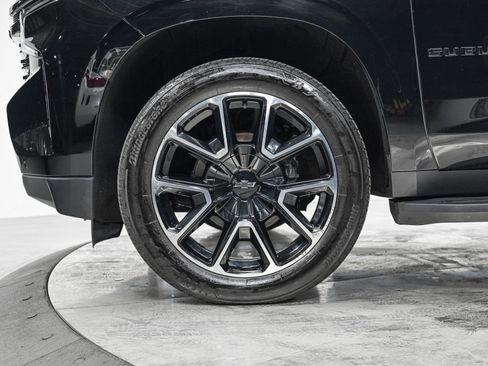 Used 2022 Chevrolet Suburban RST AWD/4WD image 3