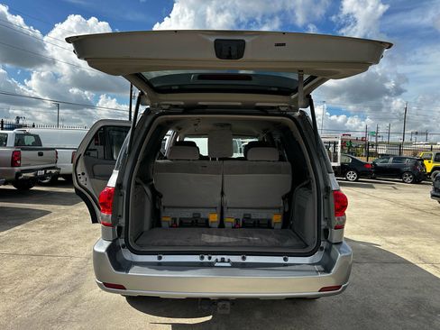 Used 2005 Toyota Sequoia SR5 image 31