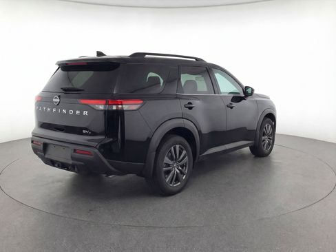 Used 2024 Nissan Pathfinder SV image 9