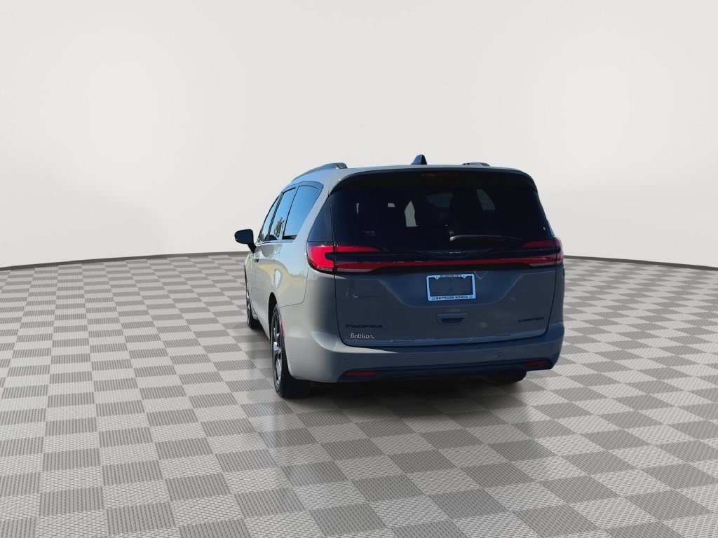 Used 2025 Chrysler Pacifica Limited FWD image 7