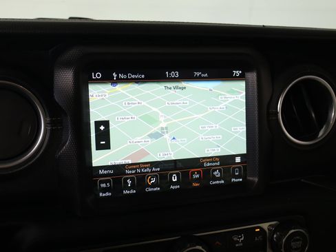 Used 2019 Jeep Wrangler Unlimited Sahara AWD/4WD image 7