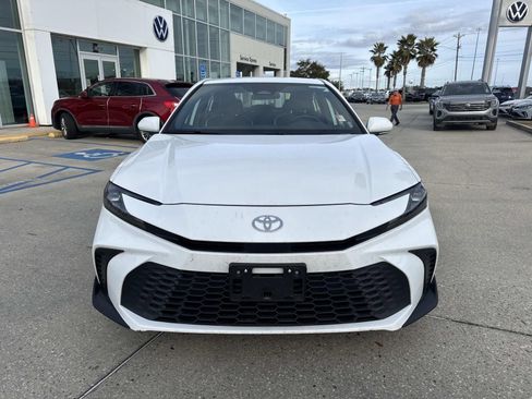 Used 2025 Toyota Camry SE image 2