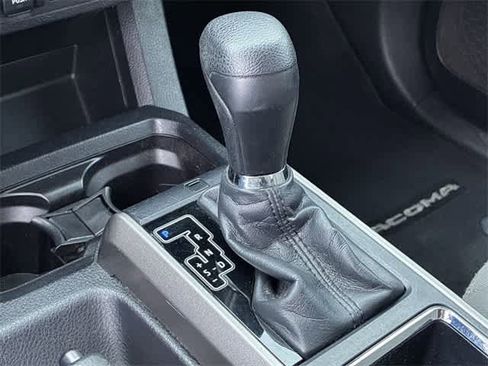 Used 2018 Toyota Tacoma SR5 image 33