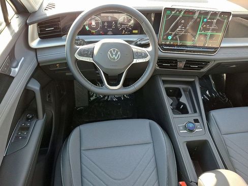 New 2026 Volkswagen Tiguan SE image 7