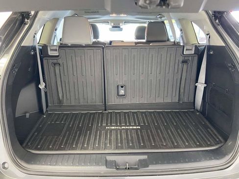 Used 2023 Toyota Highlander XLE image 12