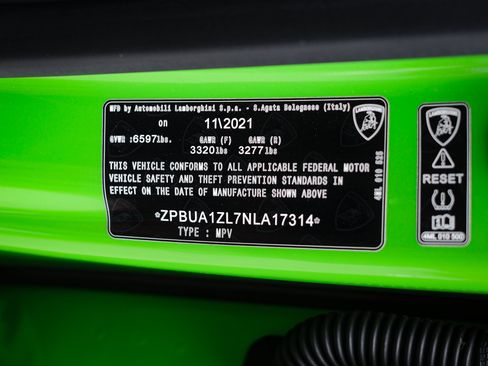Used 2022 Lamborghini Urus AWD/4WD image 40