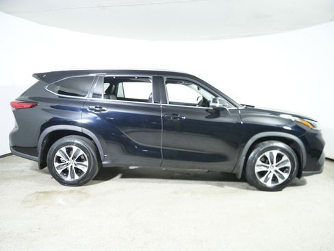 Used 2021 Toyota Highlander XLE image 8