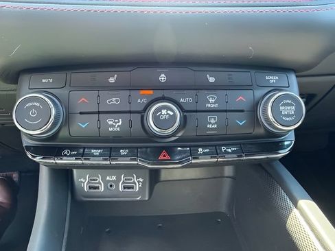 Used 2023 Dodge Durango GT w/ Blacktop Package AWD/4WD image 28