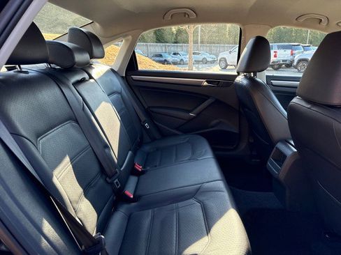 Used 2017 Volkswagen Passat 1.8T R-Line image 37