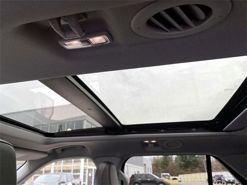 Used 2023 Ford Explorer XLT w/ Equipment Group 202A image 12