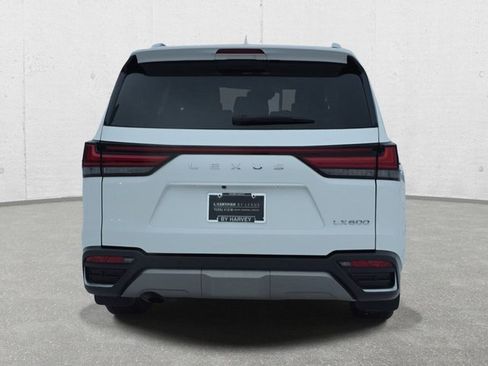 Certified 2022 Lexus LX 600 4WD w/ Luxury Package image 6