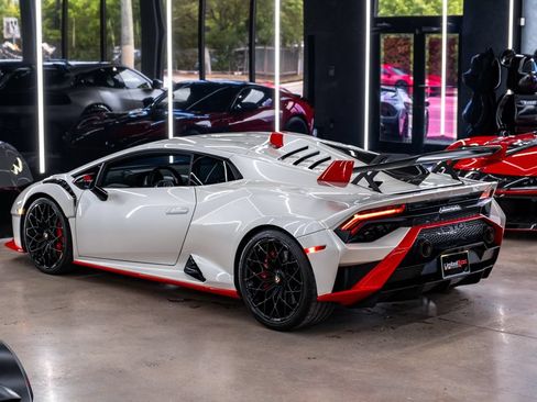 Used 2024 Lamborghini Huracan STO RWD image 19