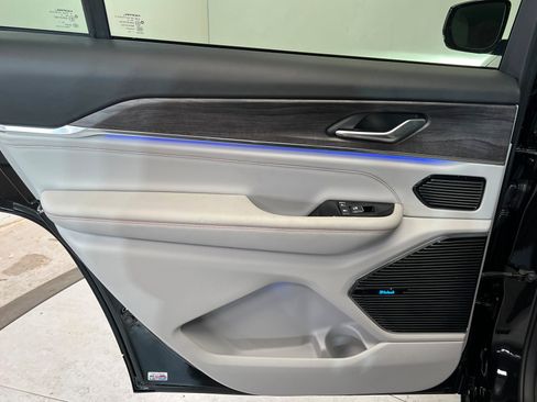 Used 2022 Jeep Grand Cherokee L Overland image 19