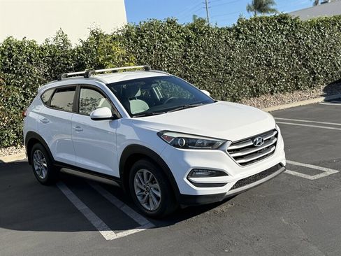 Used 2017 Hyundai Tucson SE image 2