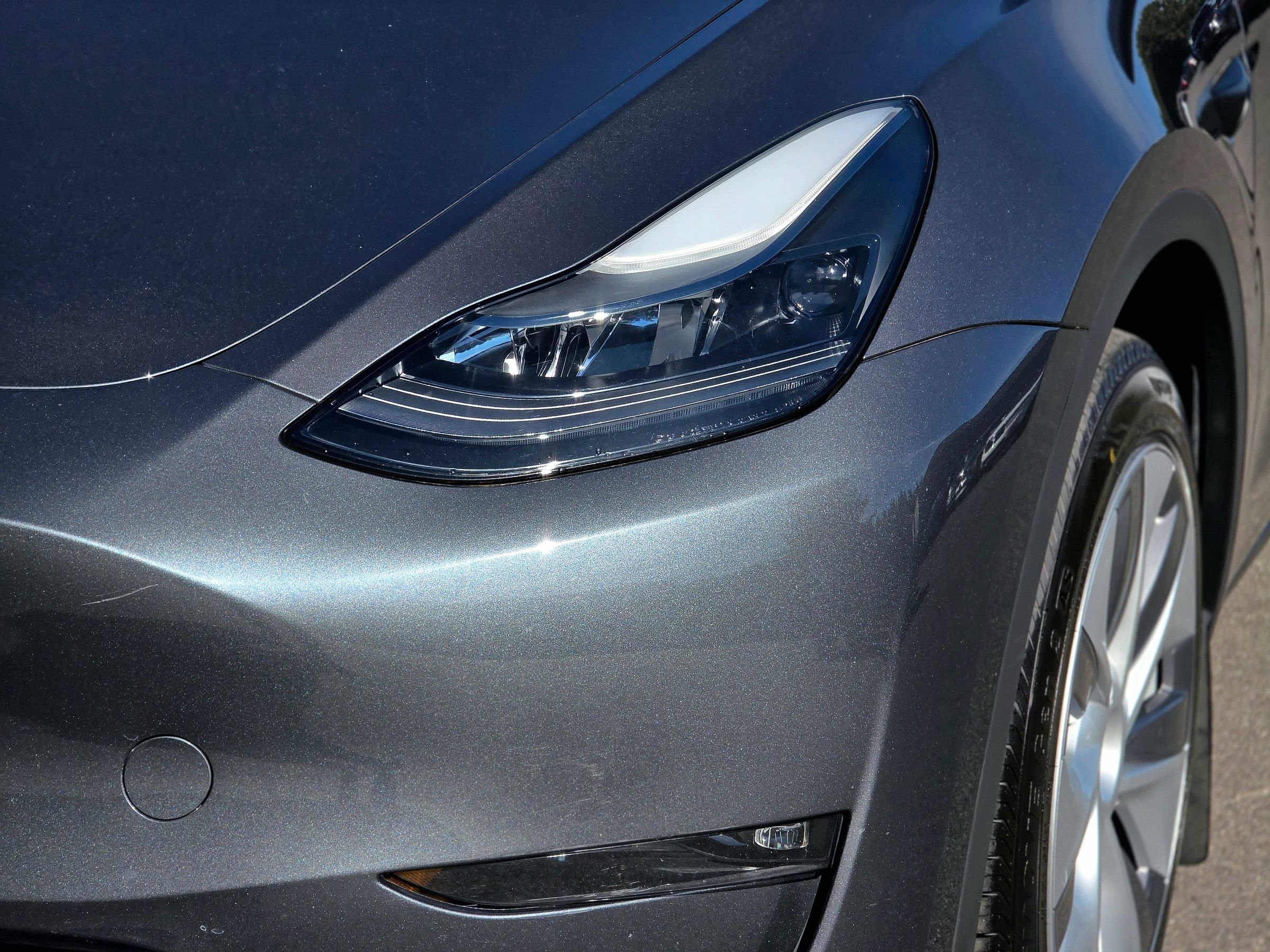 Used 2023 Tesla Model Y Long Range AWD/4WD image 5