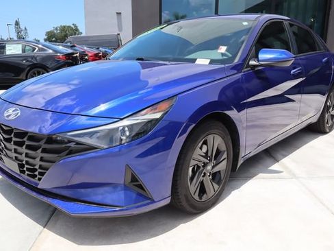 Used 2022 Hyundai Elantra SEL w/ Convenience Package FWD image 8