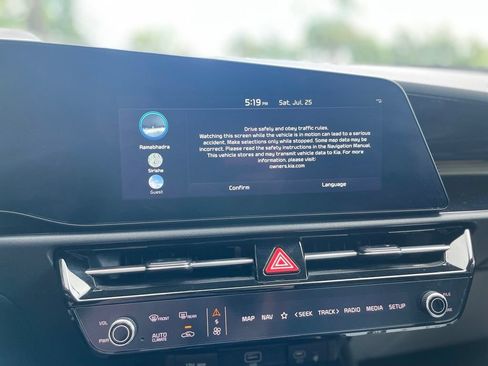 Certified 2023 Kia Niro Wave w/ Wave Preserve Package FWD image 14