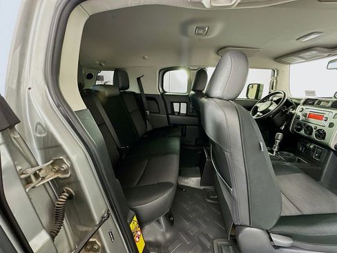 Used 2012 Toyota FJ Cruiser 2WD image 25