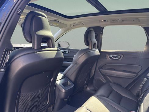 Used 2018 Volvo XC60 T5 Momentum w/ Protection Package Premier image 23