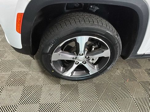 Used 2023 Jeep Grand Cherokee 4WD 4xe image 10