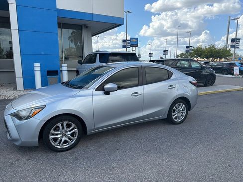 Used 2017 Toyota Yaris iA image 11
