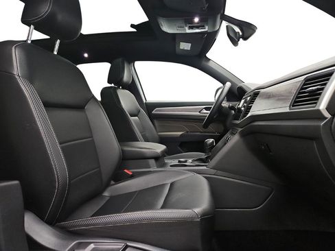 Used 2021 Volkswagen Atlas Cross Sport SE w/ Panoramic Sunroof Package image 26