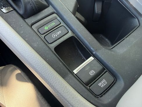 Certified 2025 Honda Accord LX image 28