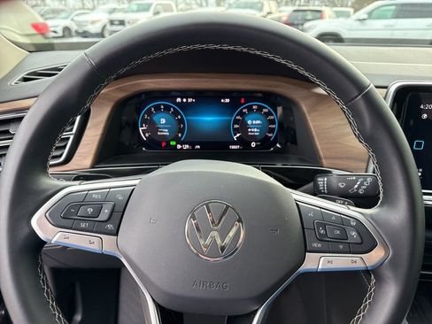 Certified 2025 Volkswagen Atlas SE image 34