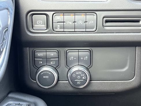Certified 2022 GMC Yukon SLE AWD/4WD image 39