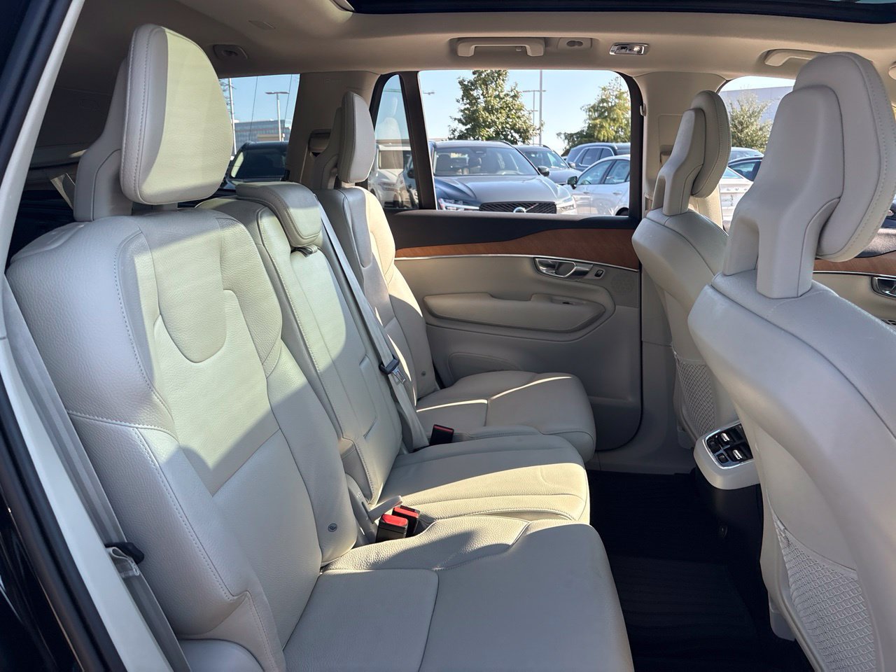 Used 2021 Volvo XC90 T6 Momentum w/ Advanced Package AWD/4WD image 11