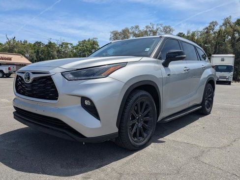 Used 2021 Toyota Highlander XLE FWD image 8