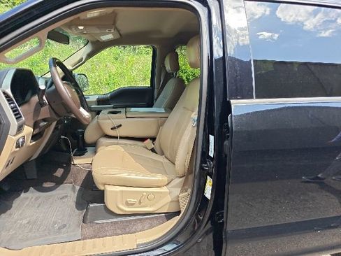 Used 2018 Ford F150 Lariat w/ Equipment Group 501A Mid AWD/4WD image 9