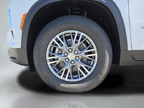 New 2027 Chevrolet Traverse LT w/ Driver Confidence Package FWD image 39