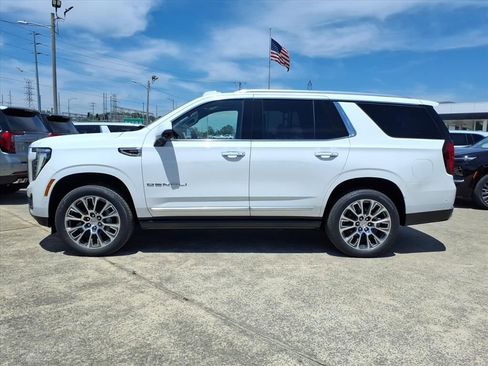New 2026 GMC Yukon Denali w/ Denali Reserve Package AWD/4WD image 4