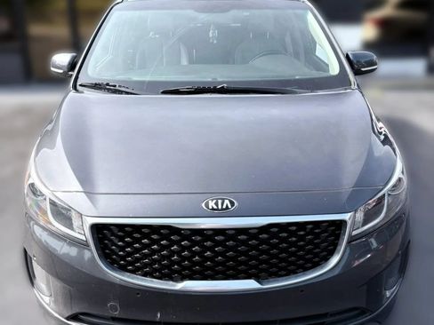 Used 2017 Kia Sedona LX w/ LX Essentials Premium Package FWD image 9