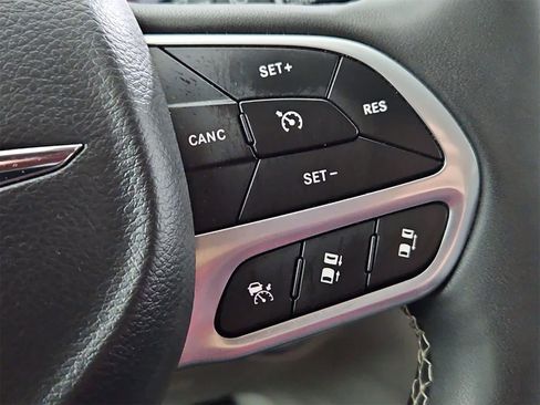 Used 2024 Chrysler Pacifica Touring-L image 24