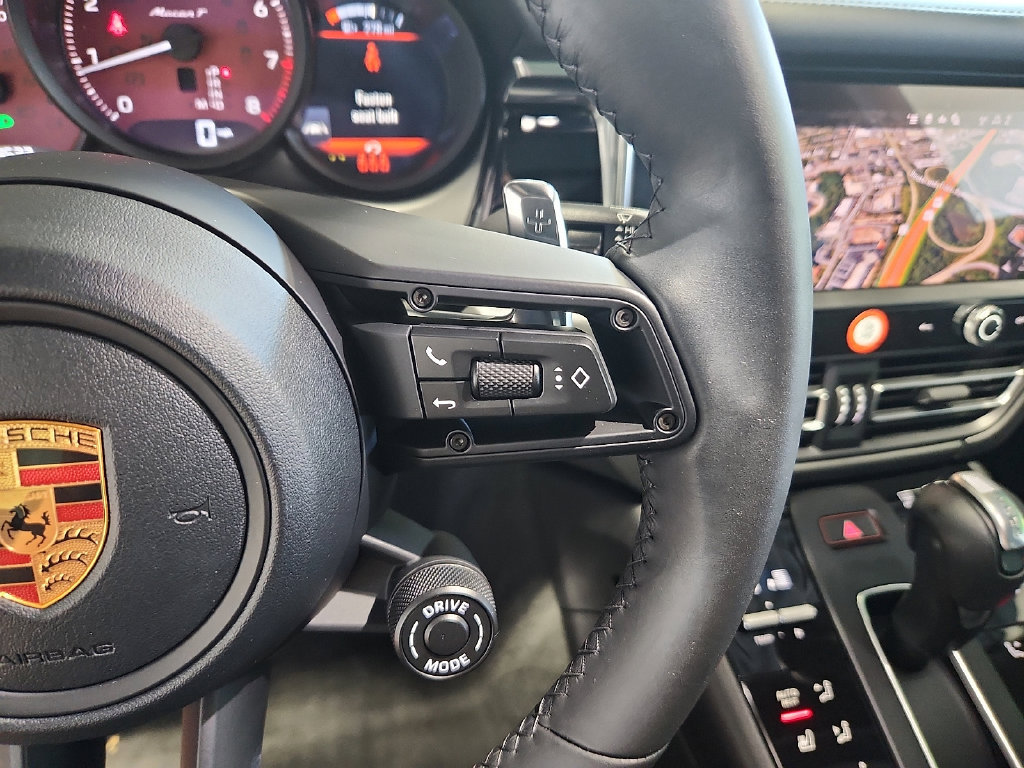 Certified 2026 Porsche Macan Turbo AWD/4WD image 22
