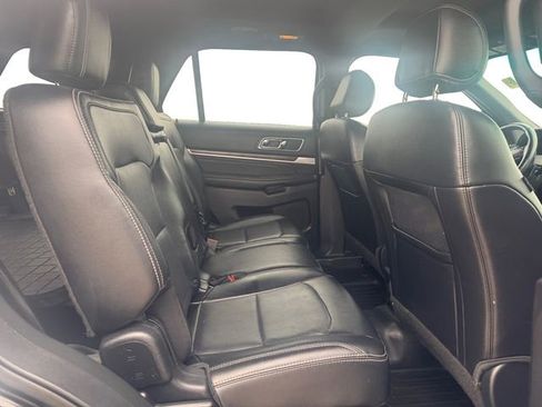 Used 2016 Ford Explorer Limited image 16