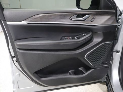 Used 2023 Jeep Grand Cherokee L Limited image 14