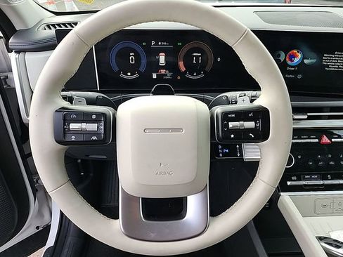 Used 2025 Hyundai Santa Fe SEL image 5