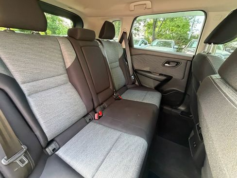 Used 2021 Nissan Rogue SV image 12