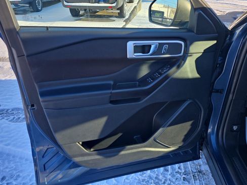 Used 2020 Ford Explorer XLT image 9