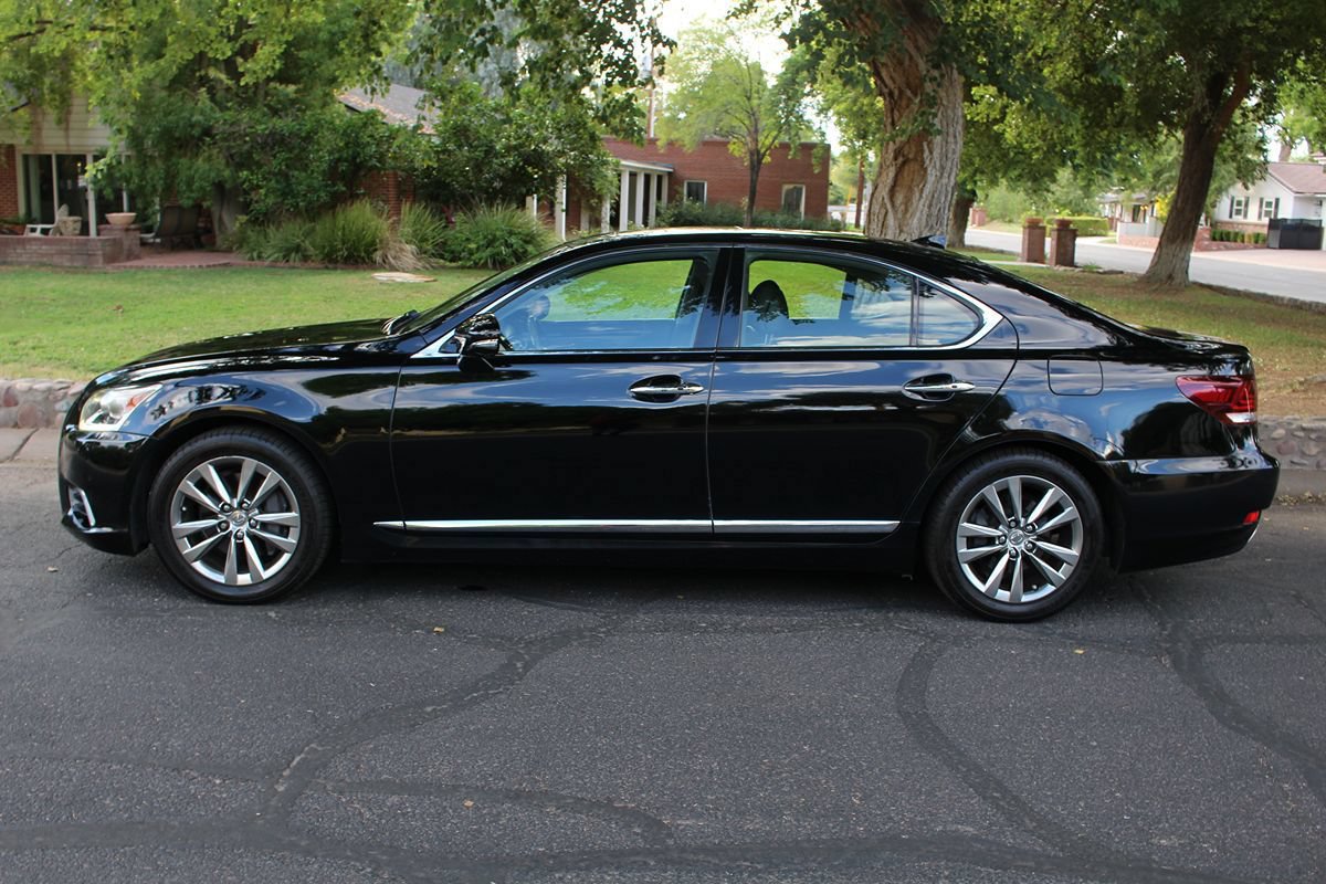 Used 2014 Lexus LS 460 w/ Comfort Package RWD image 2